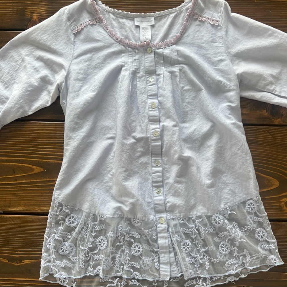 Soft Surroundings Lace Trim Top women’s M lilac grayish color button down